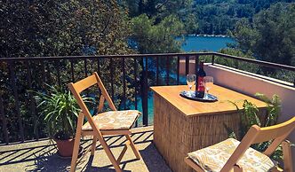 Seafront Apartment Dana