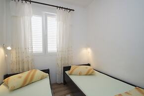 Seafront Apartment Dana