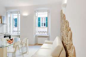 Sarzana White Apartment nel Centro Storico