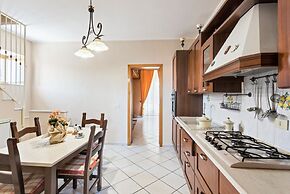 Castello Ursino Balcony Apartment