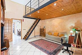 Castello Ursino Balcony Apartment