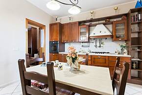 Castello Ursino Balcony Apartment