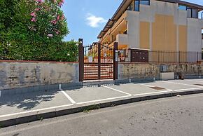 Giardini Naxos Bright Apartments with Balcony