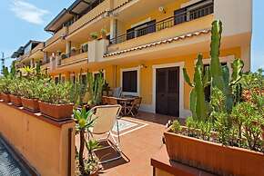 Giardini Naxos Bright Apartments with Balcony