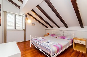 Apartment Villa Mikica