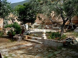 Charming Country Cottage by the sea one Minute