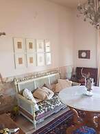 Charming Country Cottage by the sea one Minute