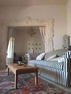 Charming Country Cottage by the sea one Minute