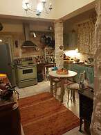 Charming Country Cottage by the sea one Minute