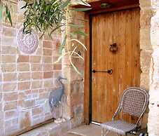 Charming Country Cottage by the sea one Minute