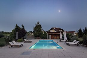 Pool Villa Izabela With Wellness
