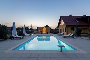 Pool Villa Izabela With Wellness