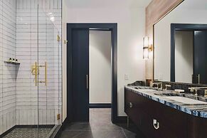 Clayton Hotel & Members Club - Cherry Creek, Denver