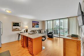 Standard Waikiki Banyan Condo with Mountain View by Koko Resort Vacati