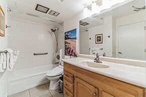 Standard Waikiki Banyan Condo with Mountain View by Koko Resort Vacati