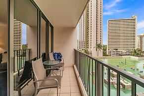 Standard Waikiki Banyan Condo with Mountain View by Koko Resort Vacati