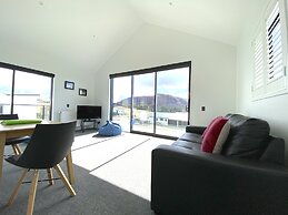 Galaxy Lake View 2 Bedrooms