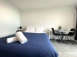 Galaxy Lake View 2 Bedrooms