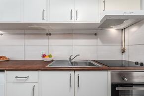 Apartment Warsaw Chmielna 116 by Renters