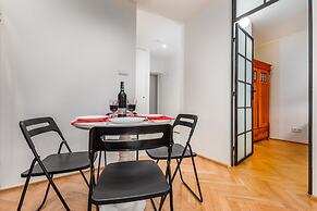 Apartment Plac Dabrowskiego by Renters