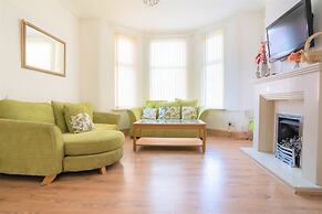 Charming 4-bed, Pet Friendly House in Liverpool