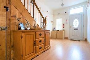 Charming 4-bed, Pet Friendly House in Liverpool
