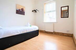 Charming 4-bed, Pet Friendly House in Liverpool