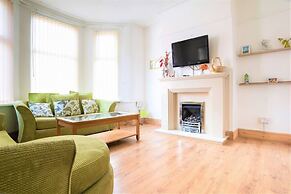 Charming 4-bed, Pet Friendly House in Liverpool