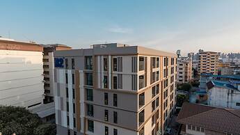 B2 Huai Khwang Premier Hotel