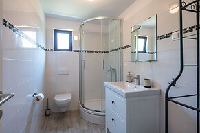 Mobile Home Rock Samphire 2