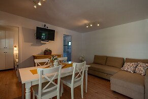 Mobile Home Rock Samphire 2