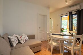 Mobile Home Rock Samphire 1