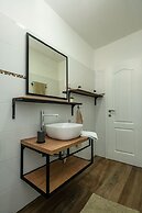 Mobile Home Rock Samphire 1