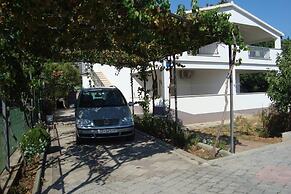 Lovely 2-bedroom Apartment in Poljica