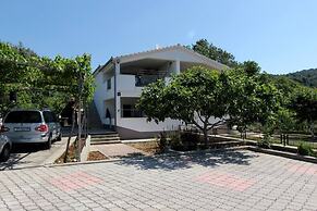 Lovely 2-bedroom Apartment in Poljica