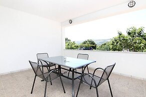 Lovely 2-bedroom Apartment in Poljica