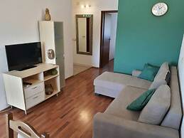 Lovely 2-bedroom Apartment in Poljica