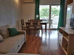 Lovely 2-bedroom Apartment in Poljica