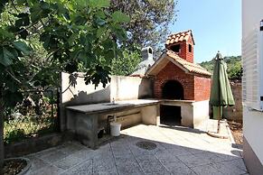 Lovely 2-bedroom Apartment in Poljica