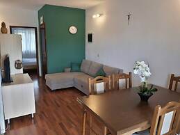 Lovely 2-bedroom Apartment in Poljica