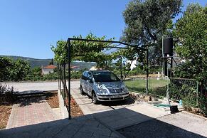 Lovely 2-bedroom Apartment in Poljica