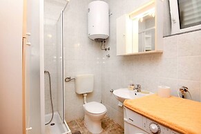 Lovely 2-bedroom Apartment in Poljica