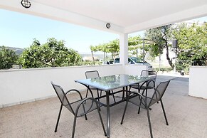 Lovely 2-bedroom Apartment in Poljica