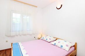 Lovely 2-bedroom Apartment in Poljica