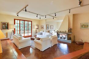 Villa La Bruscola by Mmega