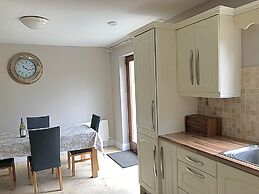 Immaculate 3-bed House With Private Secure Garden