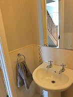 Immaculate 3-bed House With Private Secure Garden