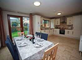 Immaculate 3-bed House With Private Secure Garden