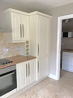 Immaculate 3-bed House With Private Secure Garden