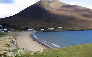 Immaculate 3-bed House With Private Secure Garden